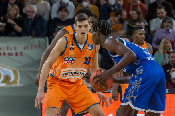 多年轻的羽 多年轻的羽